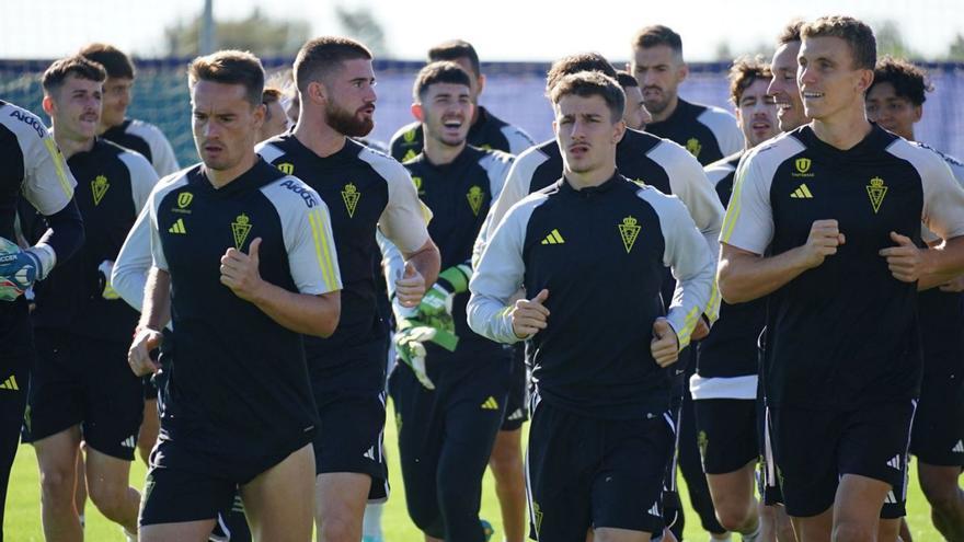 Los jugadores del Real Murcia durante un entrenamiento esta semana.  | PRENSA REAL MURCIA