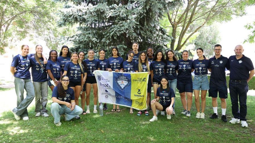 Formación femenina del Tenerife CajaCanarias, ayer en Soria.