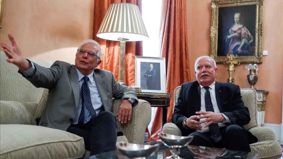 Josep Borrell con el ministro de Exteriores palestino Riad Malki