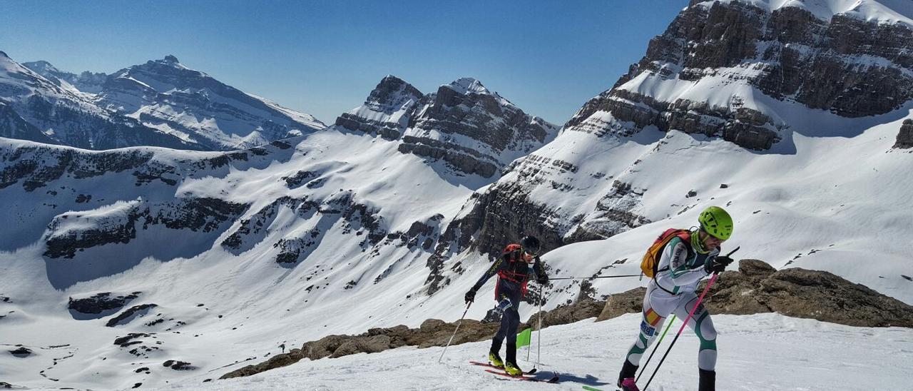 Travesía de esquí de montaña en el entorno de la estación de XCandanchú.