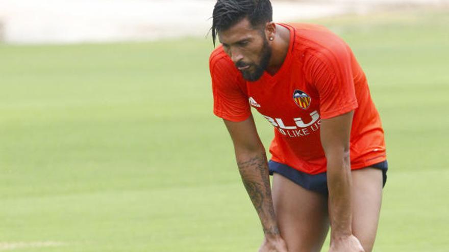 La pelota está en el tejado de Ezequiel Garay