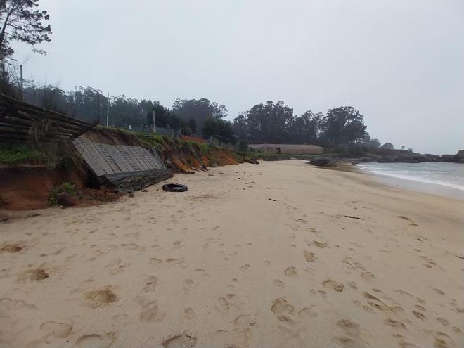 El imparable avance de la erosión marina en Mourisca (Bueu)