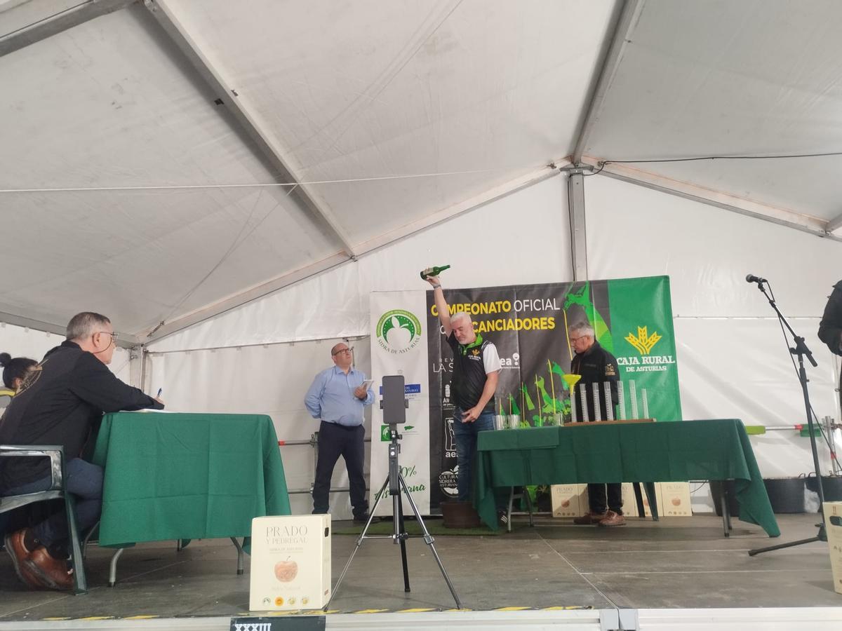 El Concurso de Escanciadores de Llanera, en imágenes El Concurso de Escanciadores de Llanera, en imágenes