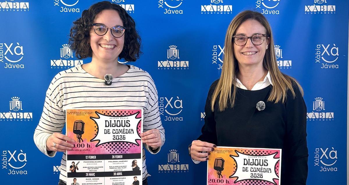 La técnica de Cultura y la concejala Mavi Pérez, sonrientes, claro