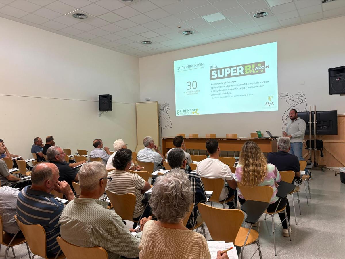 Charla sobre optimización del abonado ofrecida por AVA-ASAJA en Carcaixent esta semana.