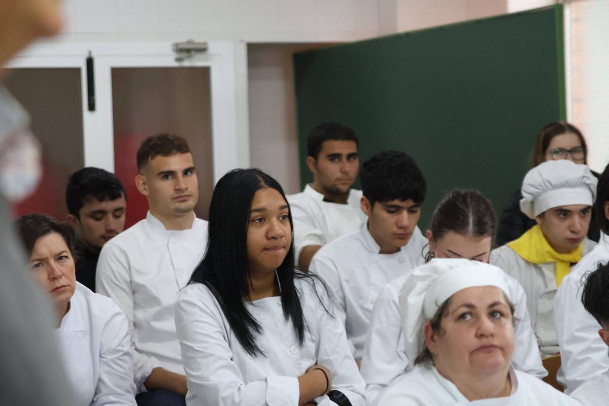 GALERÍA | Los secretos del torrezno de Soria, en la Escuela de Hostelería de Zamora