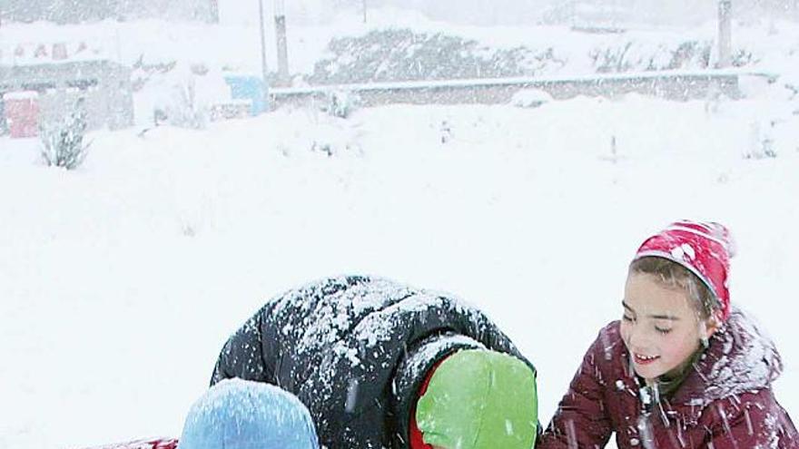 El fuerte temporal de nieve deja sin clases a más de 700 alumnos en la provincia