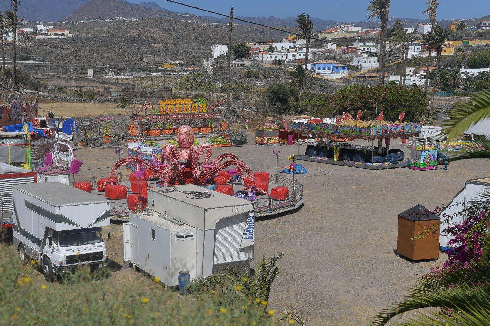 Atracciones en la zona del recinto ferial por las Fiestas de San Juan en Telde.