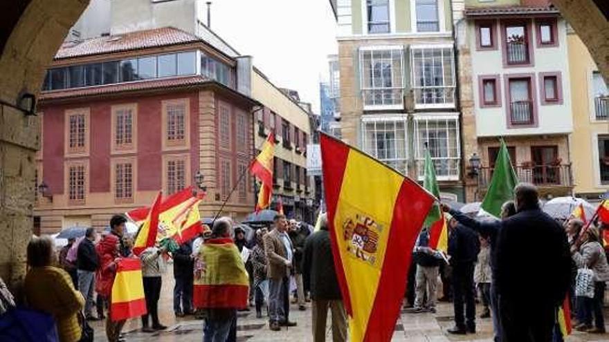 Un momento de la concentración de Vox ayer en Oviedo.