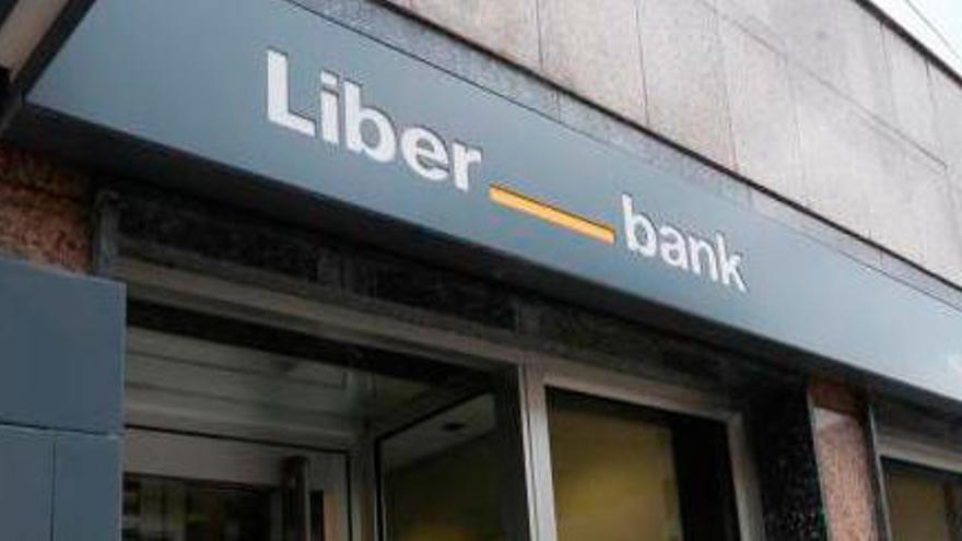 Liberbank y Unicaja reactivan las fusiones y negocian crear el sexto banco español