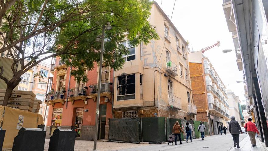 Derriban un edificio del casco histórico de Cartagena ante la desidia de sus propietarios