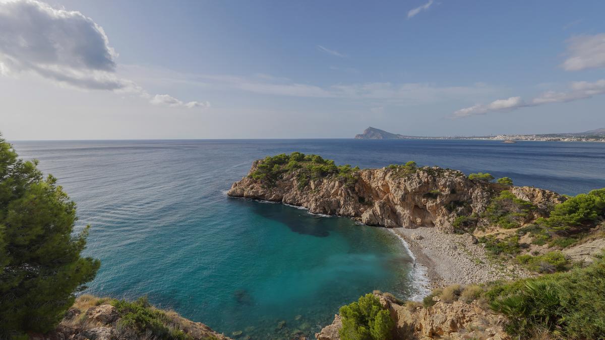 Descubre cómo llegar a una de las calas más espectaculares y solitarias de Altea