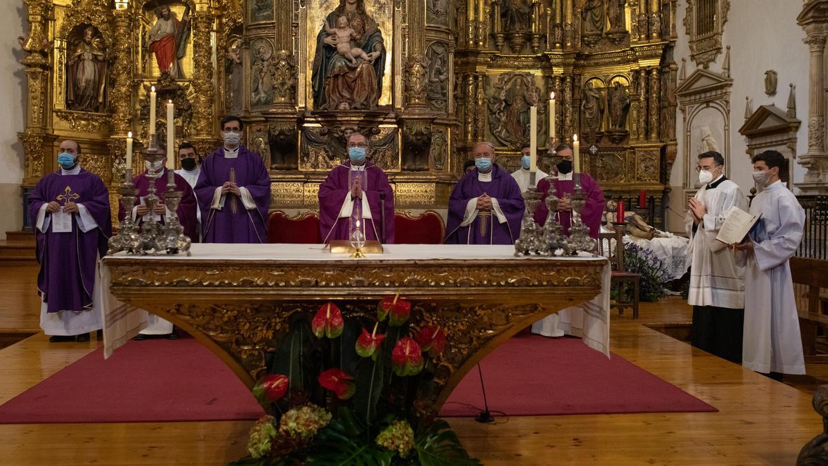 ZAMORA. SAN ANDRES. EUCARISTIA PRESIDIDA POR NUESTRO OBISPO DON FERNANDO VALERA SANCHEZ