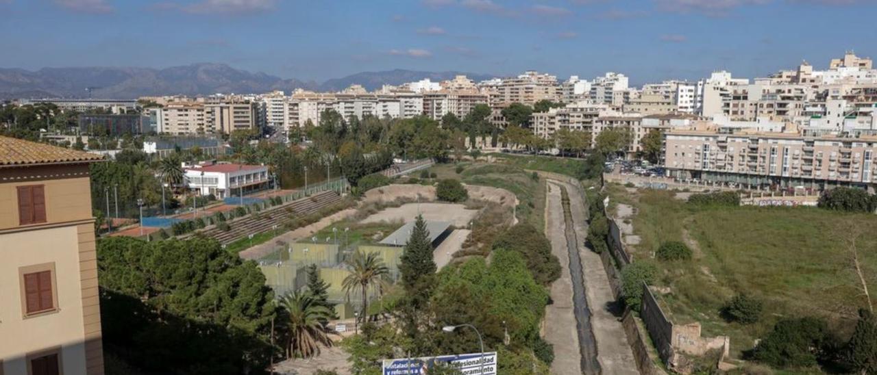 Los terrenos del Club Militar de es Fortí se encuentran a la izquierda del antiguo velódromo de Tirador junto a sa Riera. | MANU MIELNIEZUK