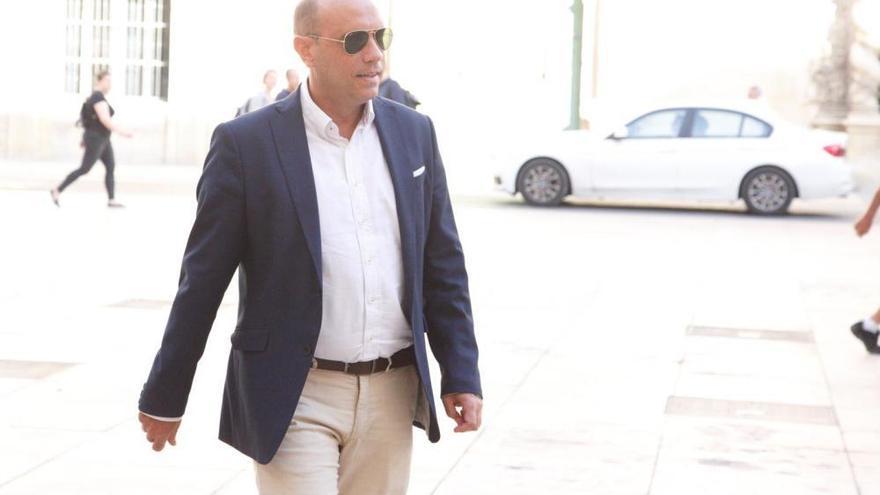 Arranca el juicio contra Gabriel Echávarri, exalcalde de Alicante, por el "caso Comercio"