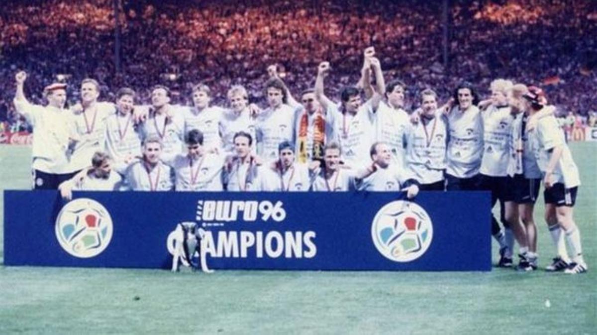 Alemania celebra su título en la Euro de 1996.