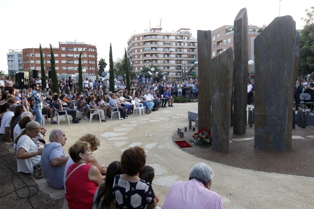 Inauguración del monumento homenaje a las víctimas del metro en el décimo aniversario del accidente