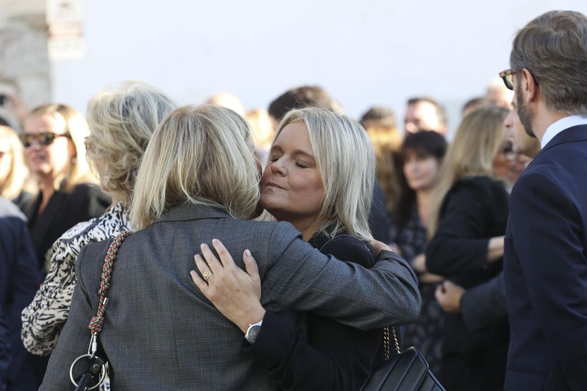 El funeral de Guillermo Fernández Vara en Olivenza, en imágenes
