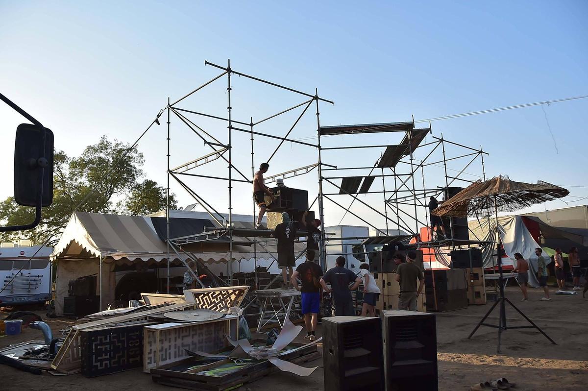 Galería | La rave ilegal de La Granja comienza a desalojarse de forma escalonada Galería | La rave ilegal de La Granja comienza a desalojarse de forma escalonada