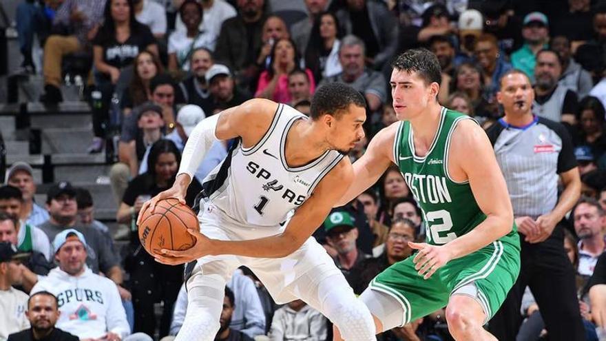 Hugo González y los Celtics caen ante los Spurs de un demoledor Wembanyama