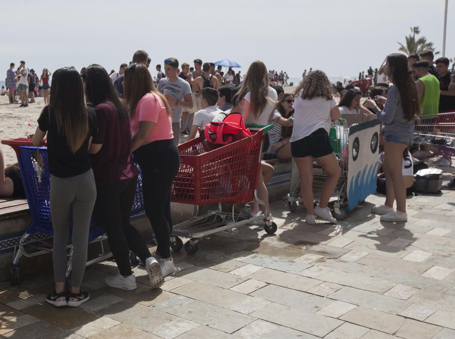 Macrobotellón de Santa Faz en la playa de San Juan