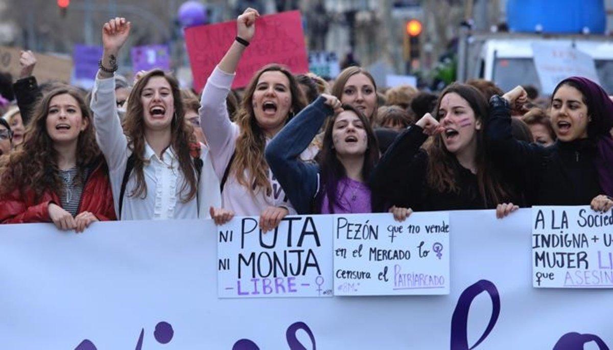 Imagen de archivo de la manifestación en Barcelona por el 8-M.