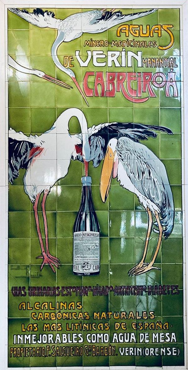 Uno de los murales azulejos que conserva el Faro de Vigo, de Aguas de Verín