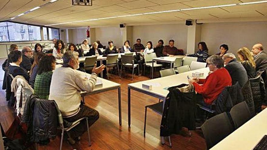 Imatge d&#039;un debat de professors que es va celebrar al voltant dels centres educatius.