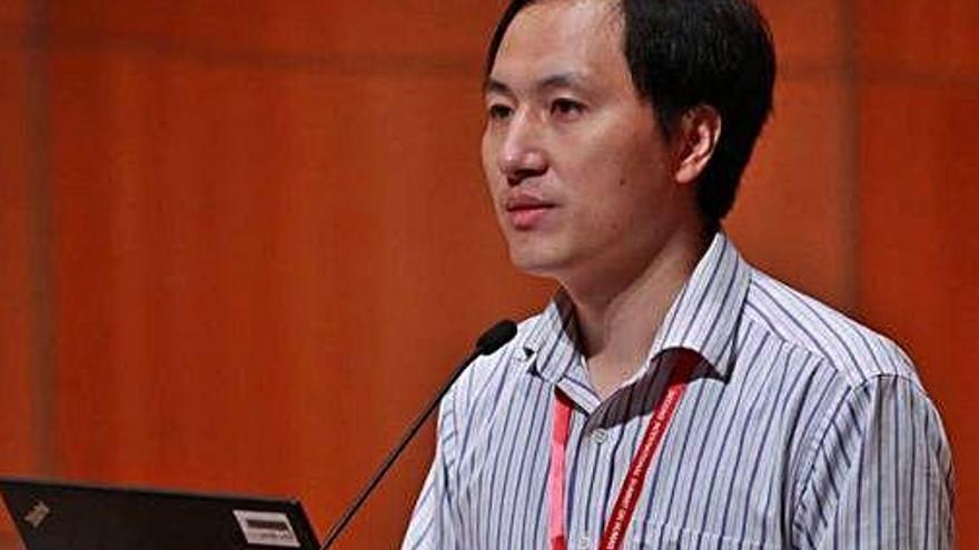 Jiankui He, durant una conferència recent a Pequín.