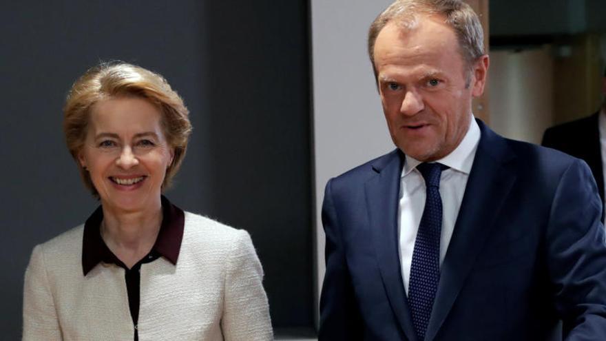 Ursula Von der Leyen y Donald Tusk.