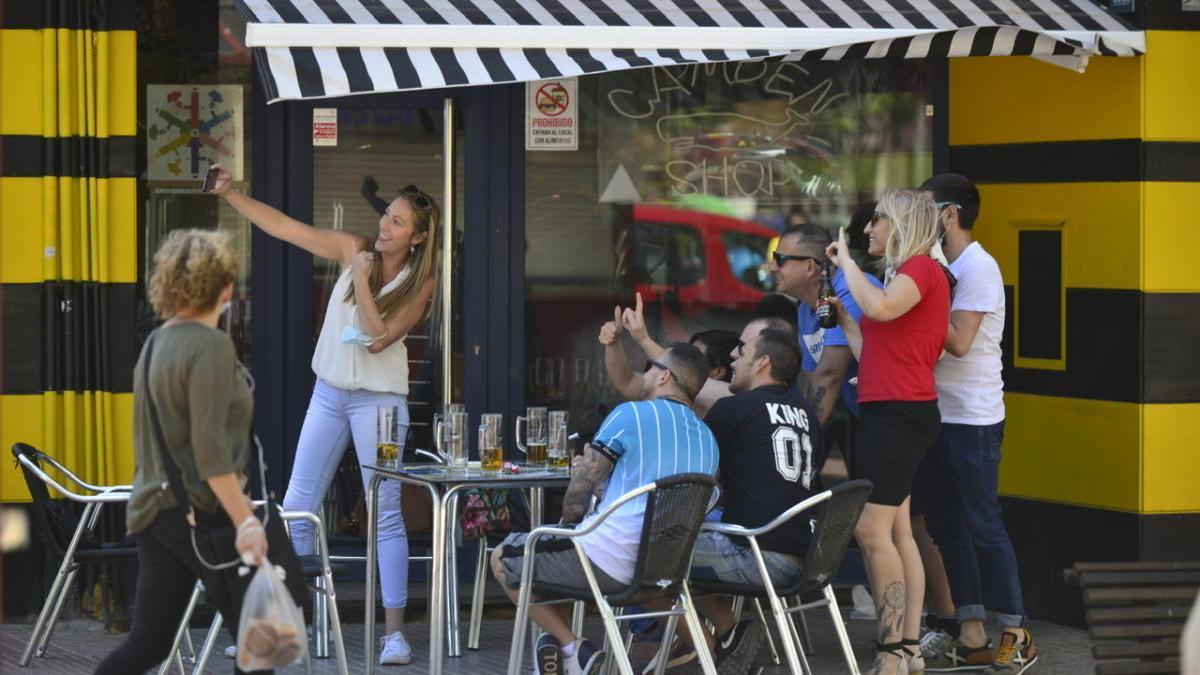 Récord total de contagios en 24 horas en la Región, más de 1.100