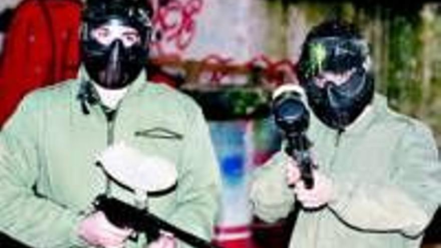 Cáceres Zona Aventura propone paintball en el edificio Valhondo