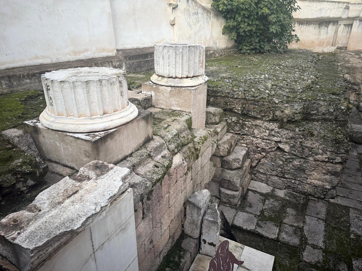 Restos del templo romano emeritense.