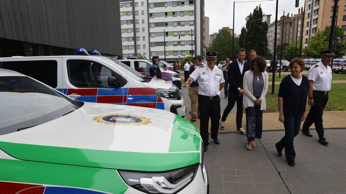 Los nuevos coches de la Policía Local de Gijón, en imágenes