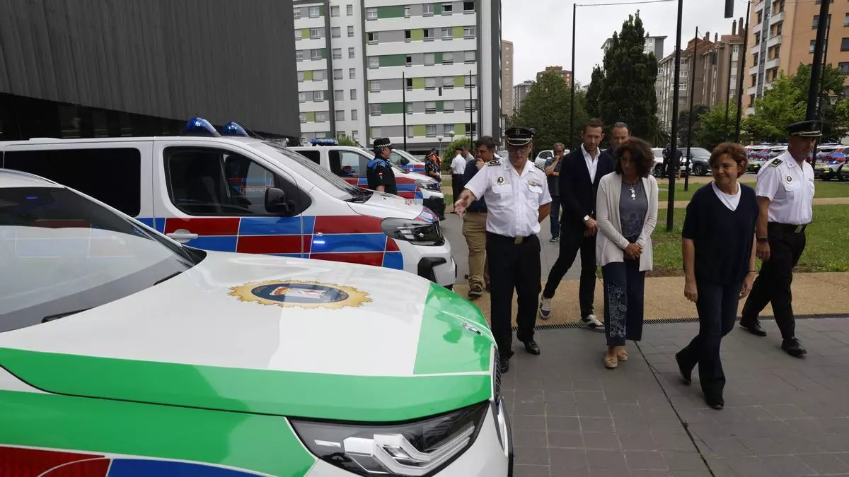 La Policía Local de Gijón presenta su nueva flota de vehículos "para dar a la ciudadanía la mayor seguridad posible"