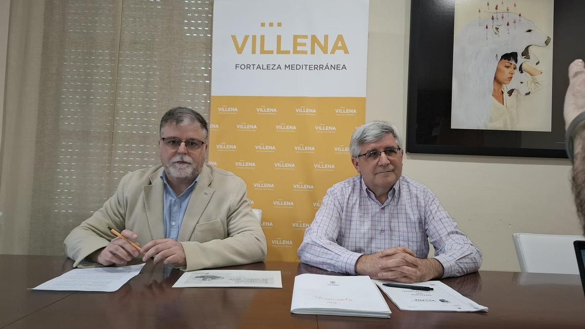 El alcalde de Villena, Fulgencio Cerdán, junto al concejal de Hacienda, Juan José Olivares.