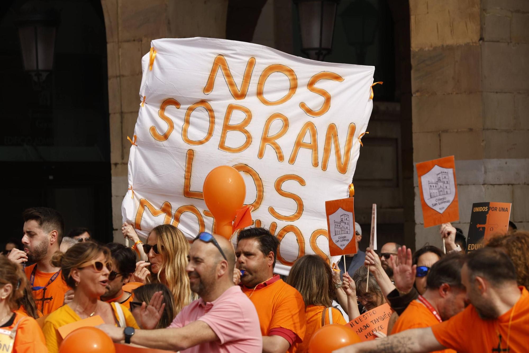 Así fue la gran concentración en Gijón por la educación concertada (en imágenes)