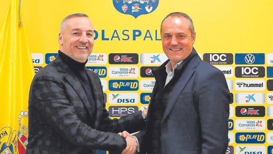 Luis Helguera sella su renovación como director deportivo hasta 2026