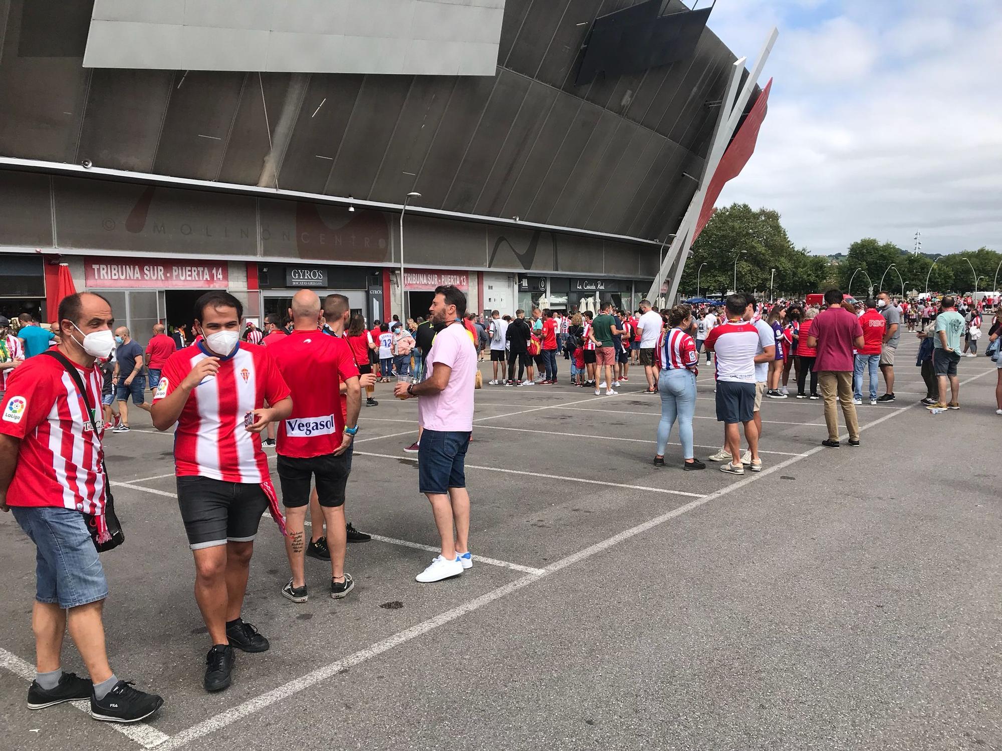 Galería de fotos: así volvió el público a El Molinón