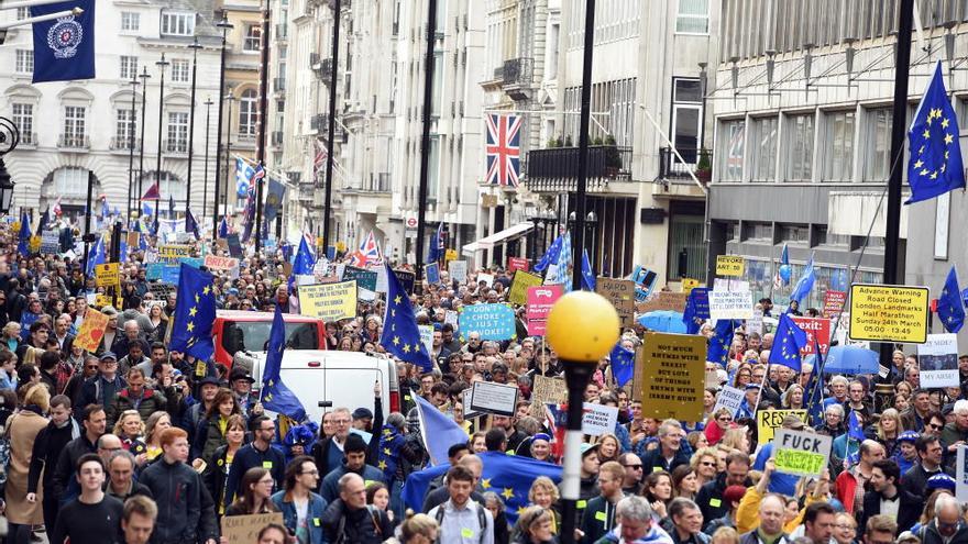 Brexit | Miles de personas marchan pidiendo un nuevo referéndum