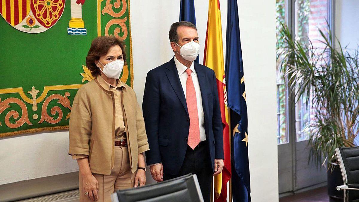 La vicepresidenta Carmen Calvo y el presidente de la FEMP, Abel Caballero.