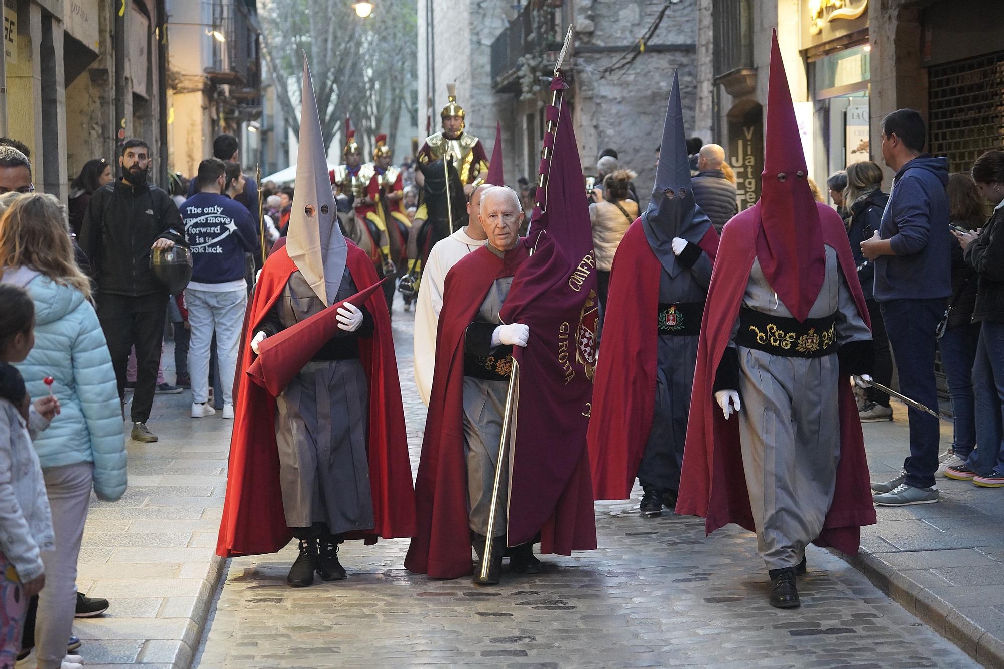 Els Manaies de Girona lliuren el penó a Narcís Reixach enmig de l’emoció de la normalitat