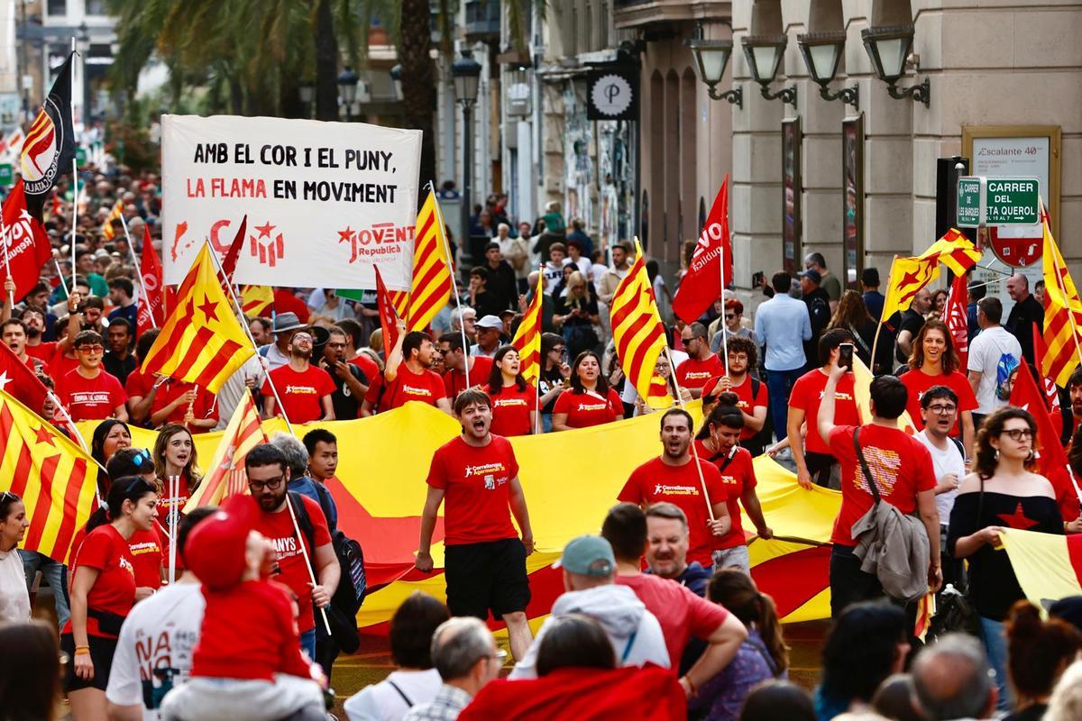 La manifestación del 25 d'Abril en València, en imágenes La manifestación del 25 d'Abril en València, en imágenes