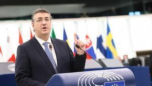 El comisario de Transporte Sostenible y Turismo, Apostolos Tzitzikostas, durante su intervención en el Parlamento Europeo