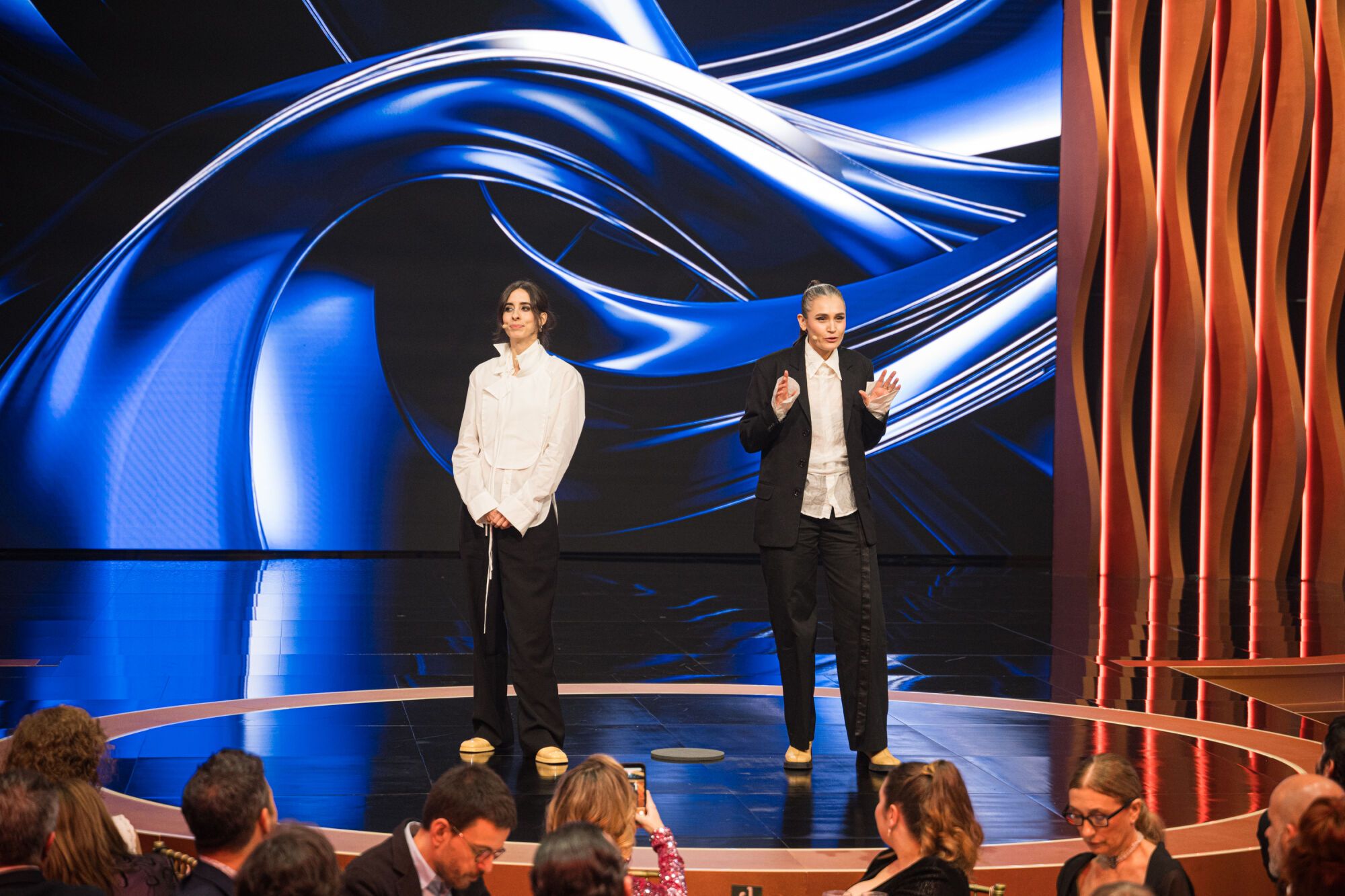 Las creadoras del Podcast ‘Las hijas de Felipe’ Ana Garriga y Carmen Urbita, durante la gala de entrega de los Premios Feroz 2026, en el Pazo da Cultura, a 24 de enero de 2026, en Pontevedra, Galicia (España). Los Premios Feroz son entregados de manera anual por la Asociación de Informadores Cinematográficos de España desde 2014, con el objetivo de destacar lo mejor de la producción audiovisual del año, tanto en cine como en televisión. 24 ENERO 2026 Elena Fernández / Europa Press 24/01/2026. Ana Garriga;Carmen Urbita;Elena Fernández;category_code_sho;