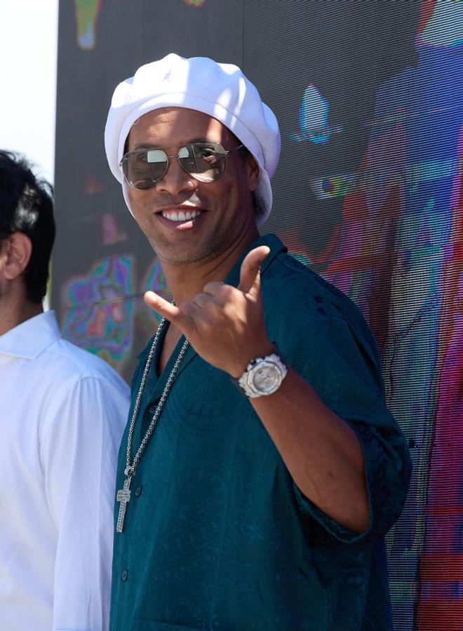 Joan Laporta y Ronaldinho en la inauguración del Paseo de las Estrellas de Castelldefels, en imágenes