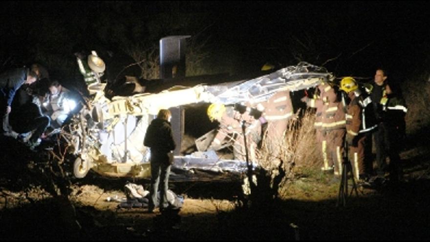 Inspección de los restos de la avioneta siniestrada en Barcelona,