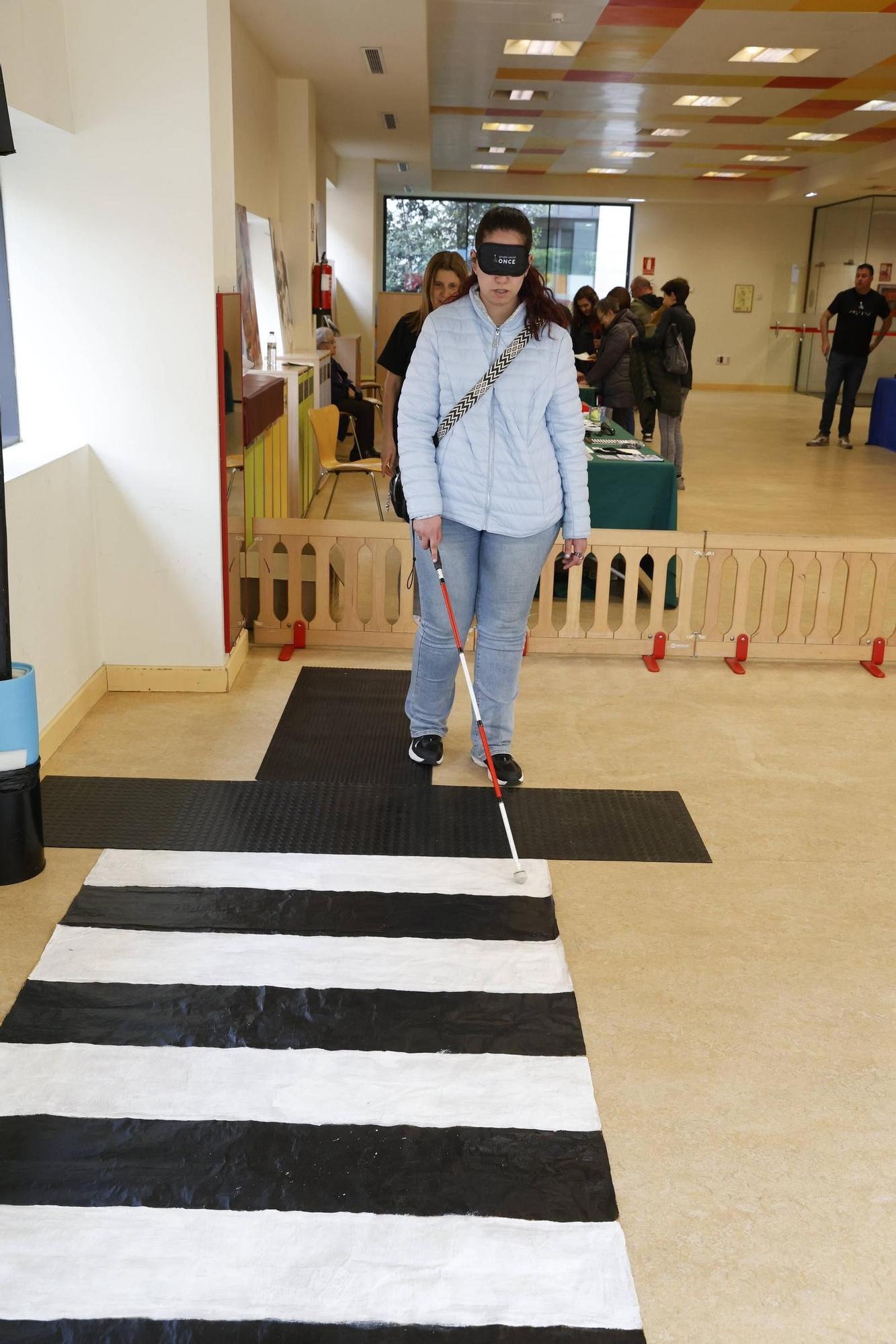 El Grupo Social ONCE sensibiliza y muestra su labor en Gijón (en imágenes)