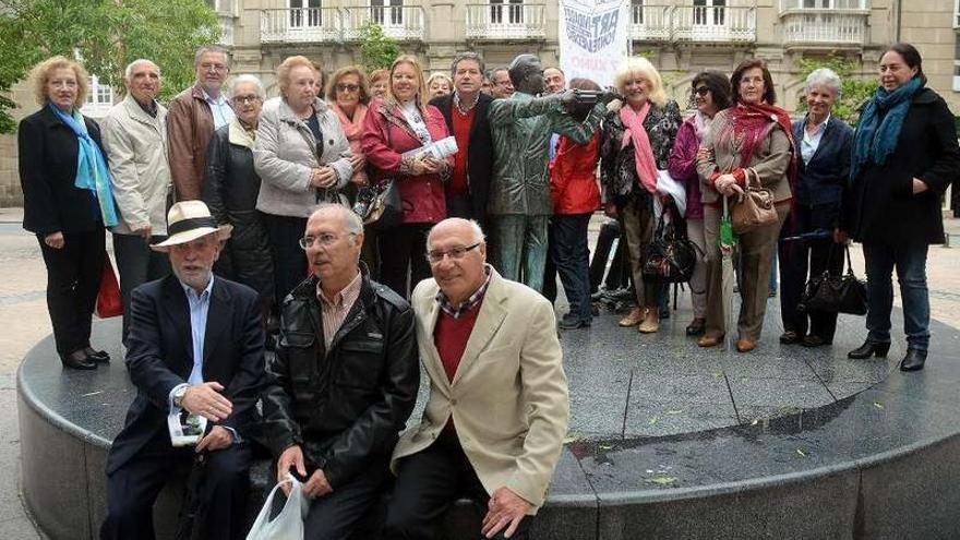 Participantes, ayer, en la inauguración de la muestra &quot;Veranee con arte&quot;.