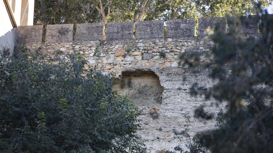 Cultura destina más de 240.000 euros para restaurar los daños de dos tramos de la muralla del Castell de Xàtiva
